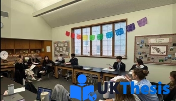 海外留学生正在进行课堂Seminar小组讨论，课后遇到难写的作业，找26年经验的优客网ukthesis提供专业的essay代写与assignment代写辅导，让学业更无忧。