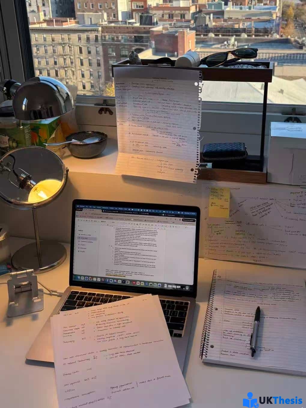 留学生正在参考工商管理作业和Business Report的结构框架，优客网ukthesis提供专业的MBA论文代写、essay代写与assignment代写服务。